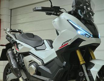 HONDA X-ADV 750 AKRAPOVIC + Baule e borse