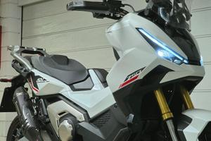 HONDA X-ADV 750 AKRAPOVIC + Baule e borse