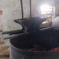 Macina uva e mastello  in legno per vendemmia
