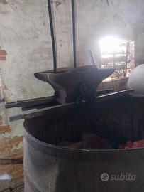 Macina uva e mastello  in legno per vendemmia