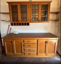 cucina credenza vetrina sgabelli pensili marmo
