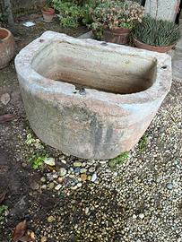Antica vasca in pietra per olio