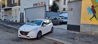 Peugeot 208 PureTech 82 5 porte Allure