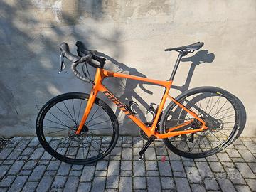 Giant revolt advanced 2 TG.L  gravel shimano 105