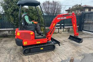 E166 Mini escavatore New Holland 15 q