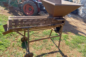 Smallatrice sbuccia mandorle