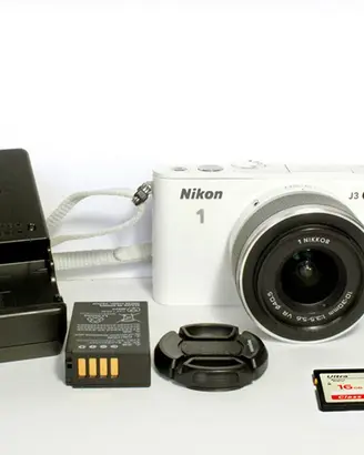 Nikon 1 J3 obiettivo 10-30 VR con 4200 scatti