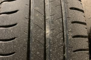 Pneumatici 185 60 r15 con cerchioni