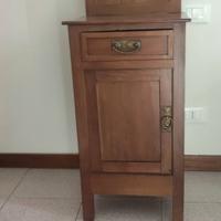 Comodino antico a colonnina stile Liberty