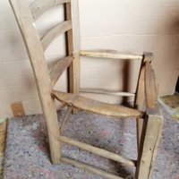 Sgabello e piccola sedia in legno+carte vetrate
