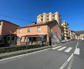 CASA SEMINDIPENDENTE A GENOVA