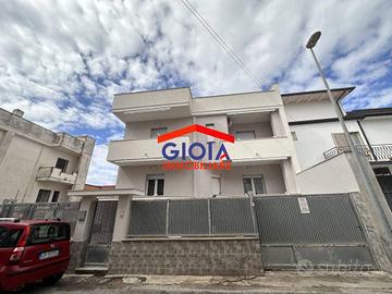 Villa di 220 m² con 5 locali e box auto a Mondrago