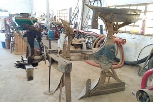 Aratro monovomere reversibile Polesini