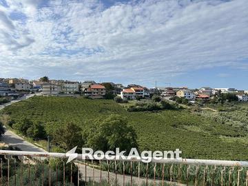 Immobile di 1200 m² con più di 5 locali a Tollo
