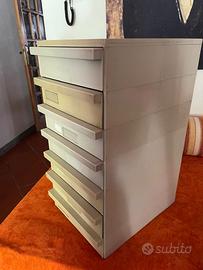 Cassettiera porta documenti con moduli impilabili