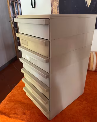 Cassettiera porta documenti con moduli impilabili