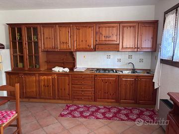 Cucina in legno massiccio