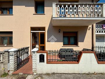 VILLA A SCHIERA A AZZANO DECIMO