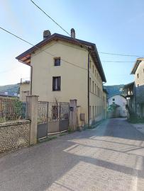 Casa indipendente di 210 m² con corte e pertinenze
