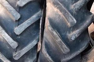 Coppia di pneumatici usati 16 9 28 Pirelli