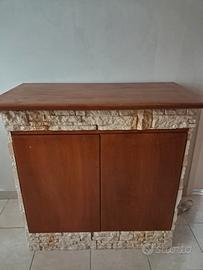 mobile rivestito in pietra fatto a mano