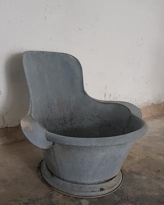 Antica vasca da bagno per bambini in metallo 
