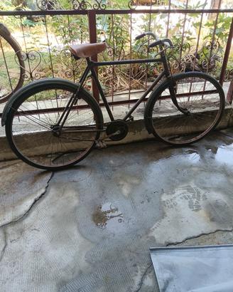 bici uomo. bianci funzionante ruote 28.,/
