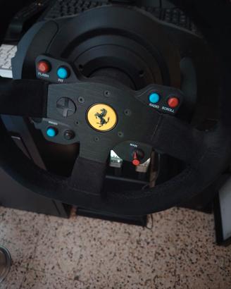 Volante Trustmaster T300RS Ferrari. col frizione