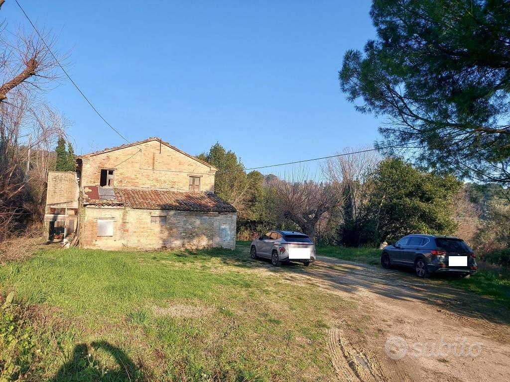 Rustico / Casale di 425 m² con più di 5 locali e b - Vista 3