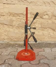 Tappatrice a Colonna Regina (OMAC) a Cremagliera
