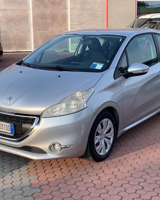 Peugeot 208 1.4 HDi 68 CV 3 porte Allure