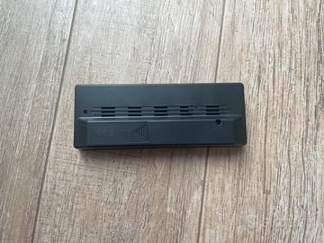 Orologio digitale con alimentatore USB.