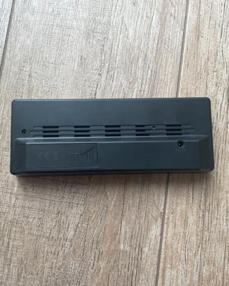 Orologio digitale con alimentatore USB.