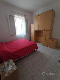 Stanza ammobiliata per donna/ragazza