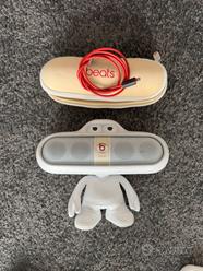 Beats pill con omino  			
