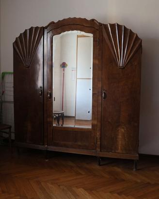Armadio vintage con specchio