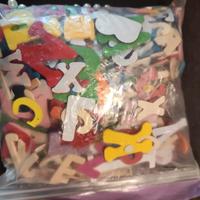 Lettere e numeri in legno, feltro e plastica 