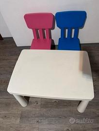 Tavolino per bambini IKEA con 4 sedie