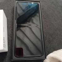 Galaxy zeta flip 5 ricondizionato con cuffie.