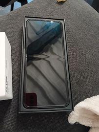 Galaxy zeta flip 5 ricondizionato con cuffie.