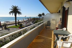 Bilocale fronte mare con terrazzo aprile maggio