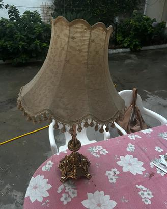 Lampada vintage con manico ottone