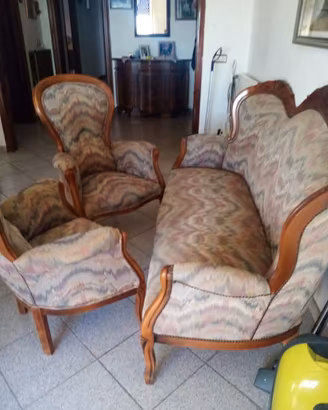 Divano 3 posti con due poltrone