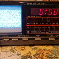 televisore radio e orologio portatile vintage CGM
