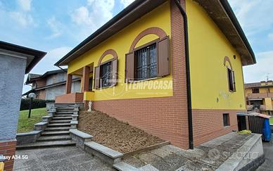 VILLA SINGOLA CON PISCINA