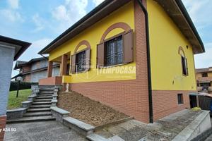 VILLA SINGOLA CON PISCINA