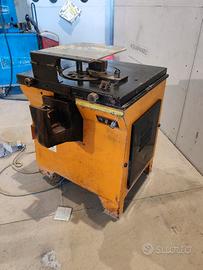 Trancia e piega tondini di ferro