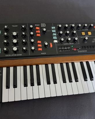 Behringer Poly D