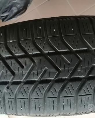 2 PIRELLI INVERNALI 185/65R15 COME NUOVE