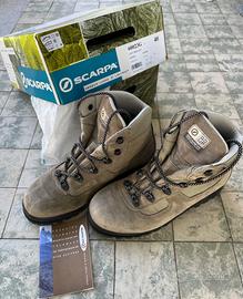Scarpone trekking donna